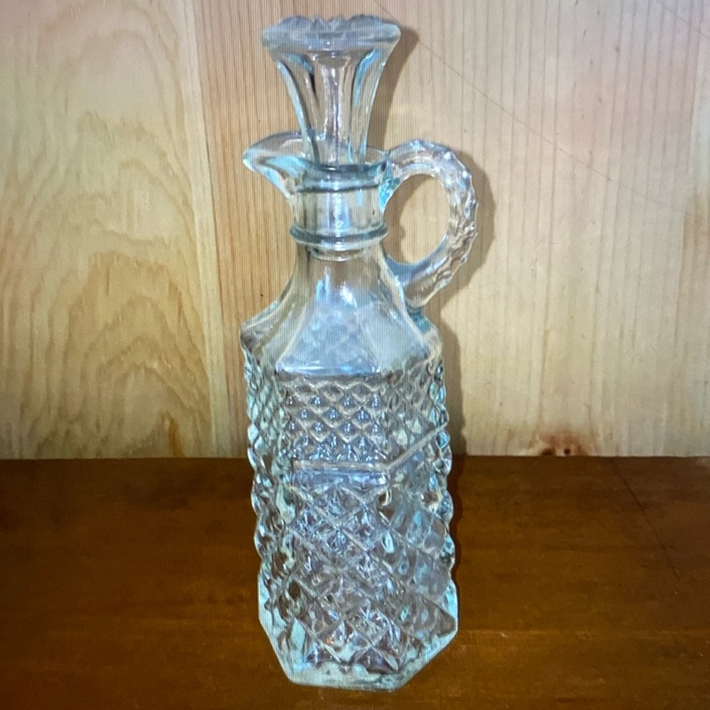 Wexford diamond pattern glass Cruet with stopper